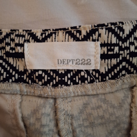 DEPT 222 Geometric Patterned Women's Shorts - Picture 4 of 7